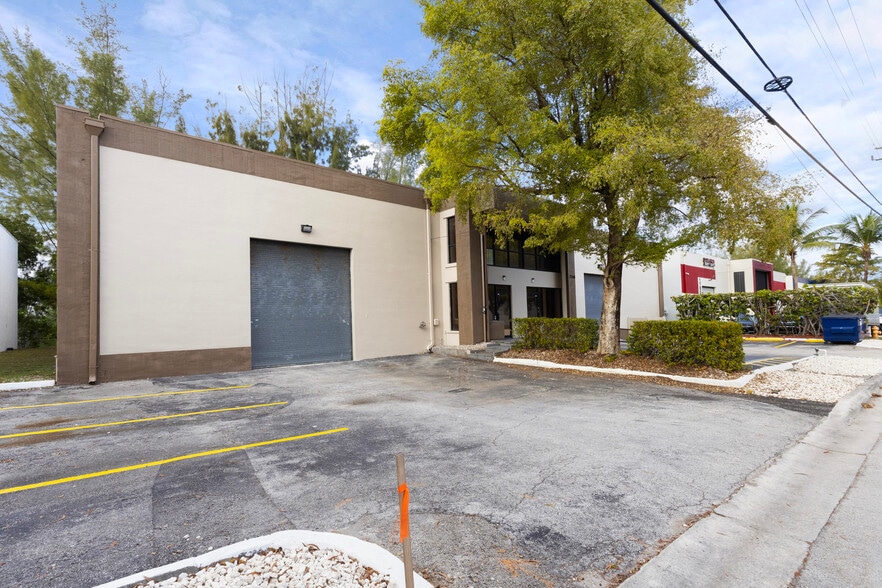 1740-1742 NW 93rd Ave, Miami, FL à louer - Photo du bâtiment - Image 3 de 52