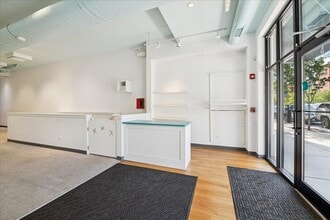3827 N Southport Ave, Chicago, IL for lease Interior Photo- Image 2 of 8