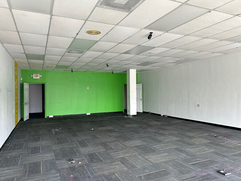 2038 N Gessner Rd, Houston, TX à louer - Photo du bâtiment - Image 3 de 7