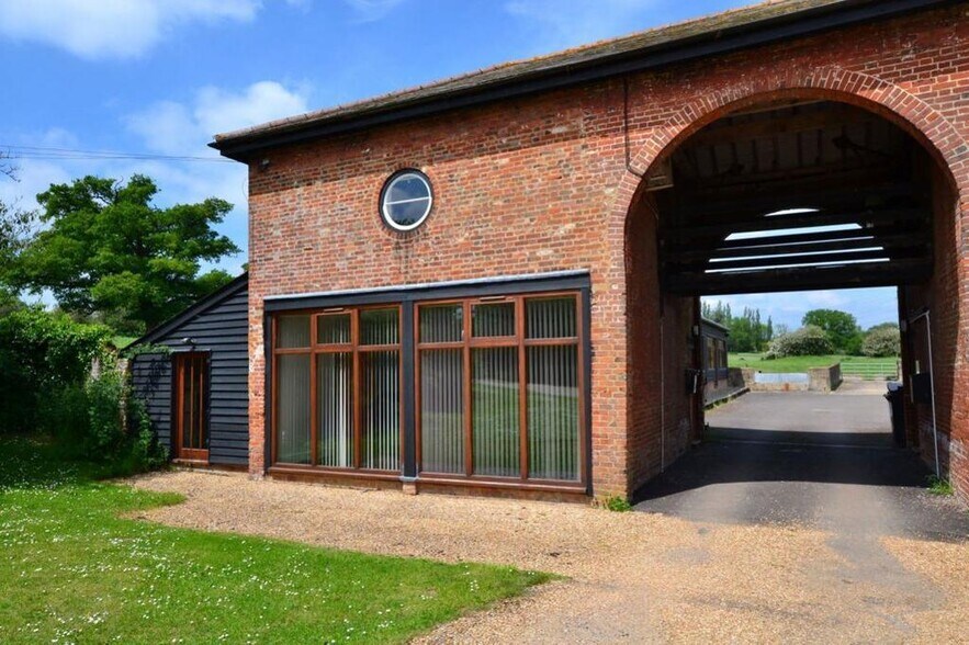 Royston Road Rd, Buntingford à louer - Photo du bâtiment - Image 1 de 7
