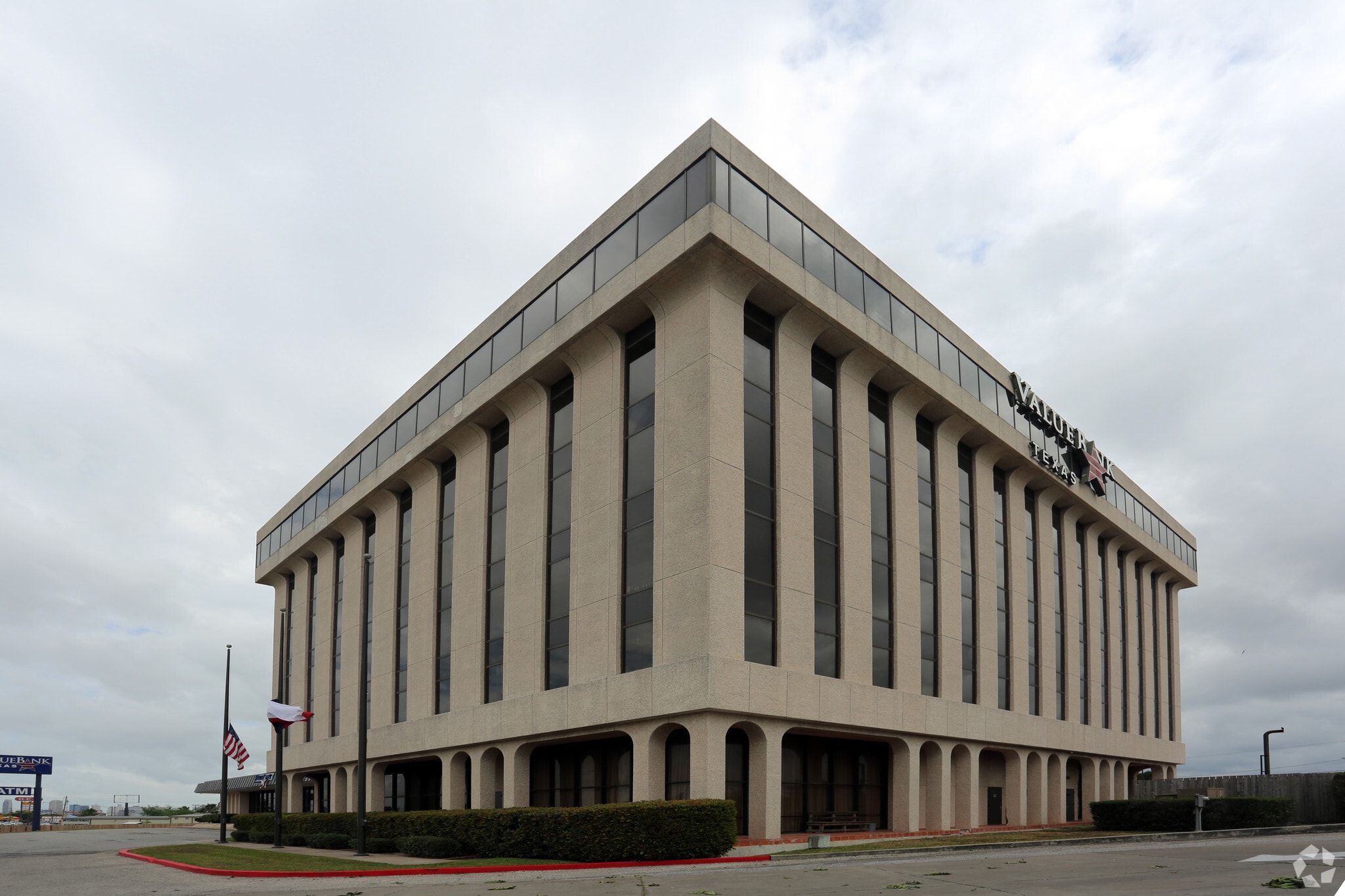 3649 Leopard St, Corpus Christi, TX for lease Primary Photo- Image 1 of 16