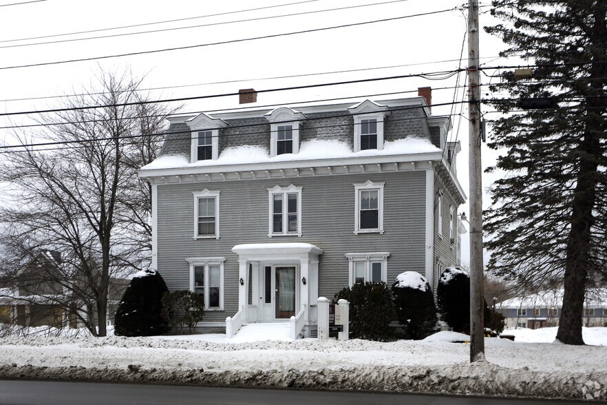 445 Main St, Saco, ME à louer - Photo principale - Image 1 de 19