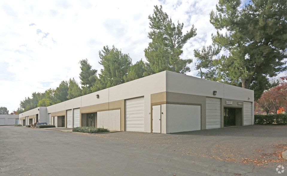 2123 Bering Dr, San Jose, CA for lease - Primary Photo - Image 1 of 4