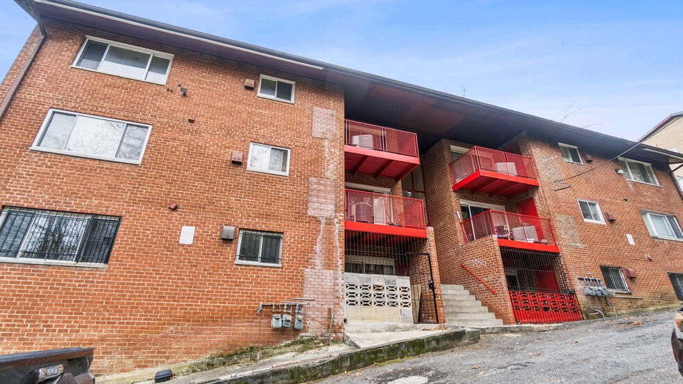 3104 Bruce Pl SE, Washington, DC for sale - Building Photo - Image 3 of 14