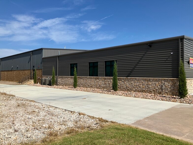 5656 S 122nd East Ave, Tulsa, OK à louer - Photo du bâtiment - Image 3 de 4