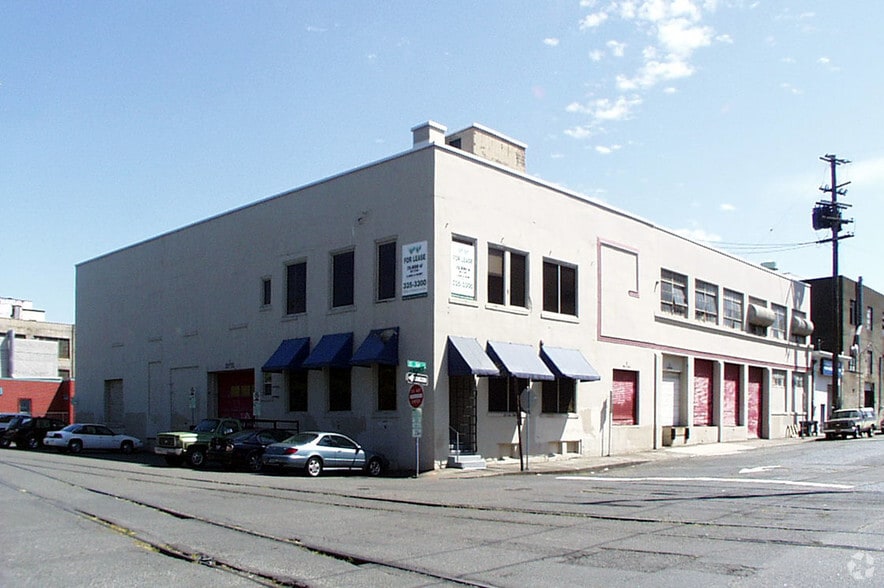 201 SE Oak St, Portland, OR for lease - Building Photo - Image 2 of 4