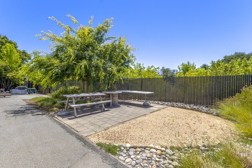 481 Aaron St, Cotati, CA for lease - Building Photo - Image 2 of 14