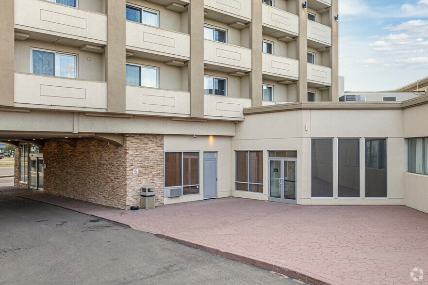 5359 Calgary Trl NW, Edmonton, AB for lease - Building Photo - Image 3 of 4