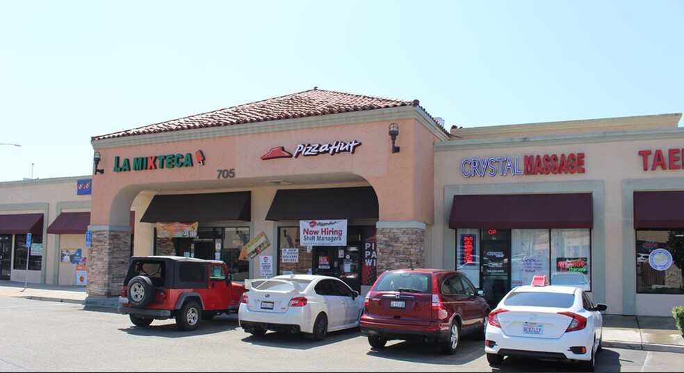 703-705 Center Dr, San Marcos, CA for lease - Building Photo - Image 3 of 11