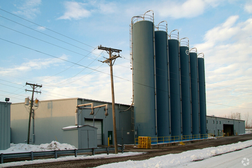 Industriel dans Warren, MI à vendre - Photo principale - Image 1 de 1