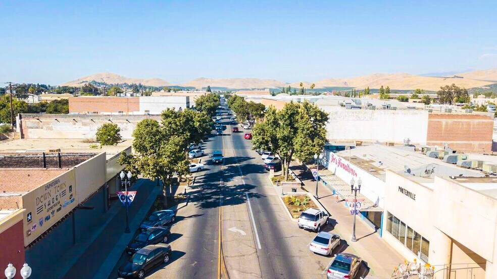 40 N Main St, Porterville, CA à vendre - Photo du bâtiment - Image 2 de 9