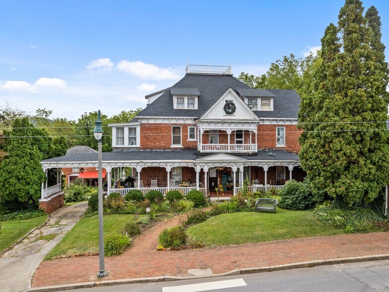 123 S Main St, Waynesville, NC à vendre - Photo du bâtiment - Image 2 de 12