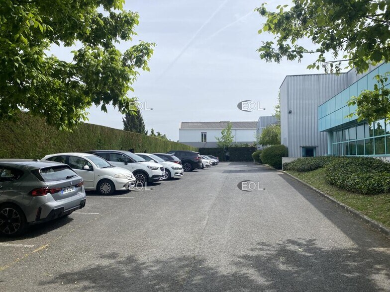 Industrial in Brie-Comte-Robert for sale - Building Photo - Image 2 of 13
