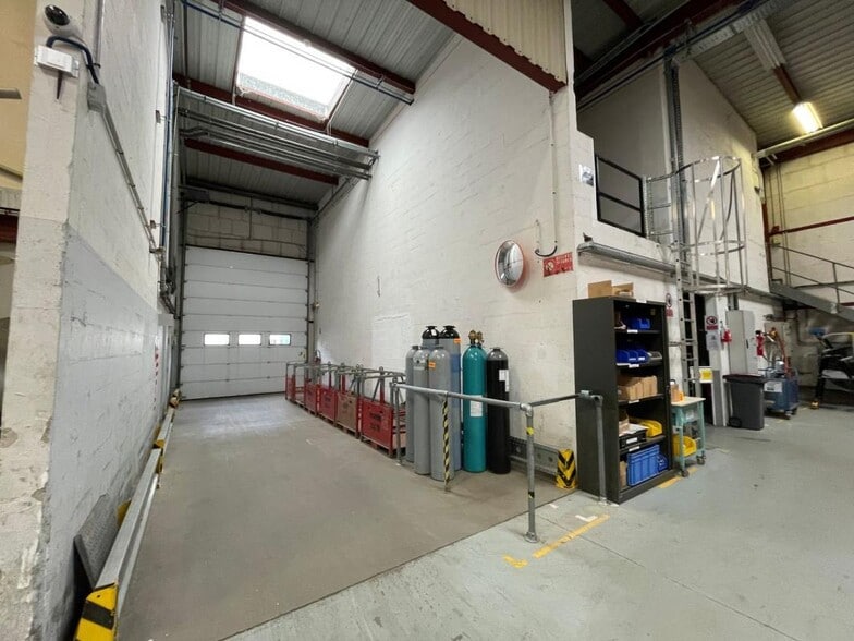 Industrial in Buc for lease - Interior Photo - Image 2 of 5