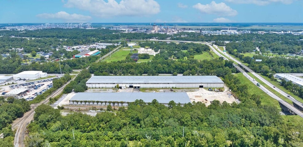 Rail-Served Heavy Industrial Warehouses portfolio of 2 properties for sale on LoopNet.ca - Building Photo - Image 3 of 10