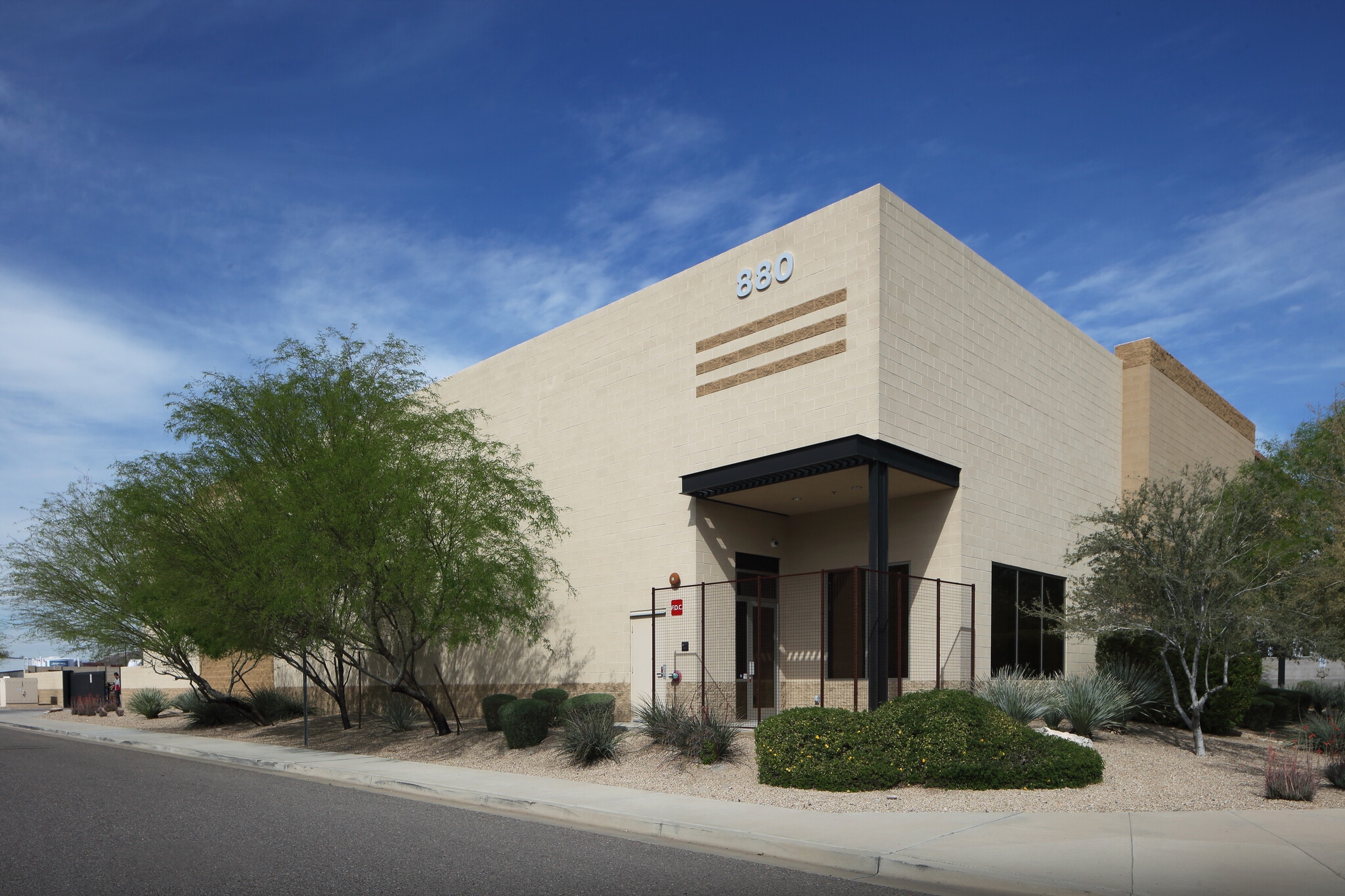 880 E Lone Cactus, Phoenix, AZ for lease Primary Photo- Image 1 of 6