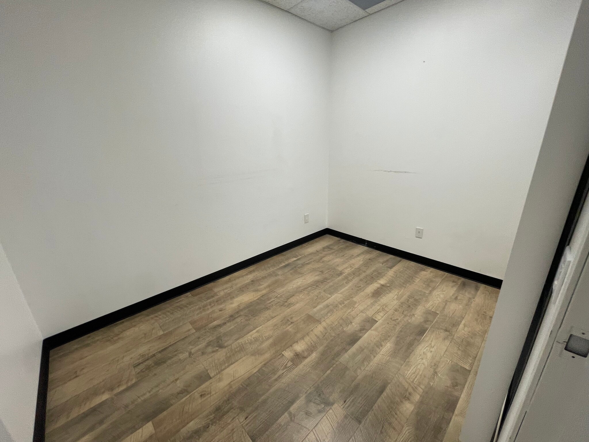 901 W Civic Center Dr, Santa Ana, CA for lease Interior Photo- Image 1 of 11