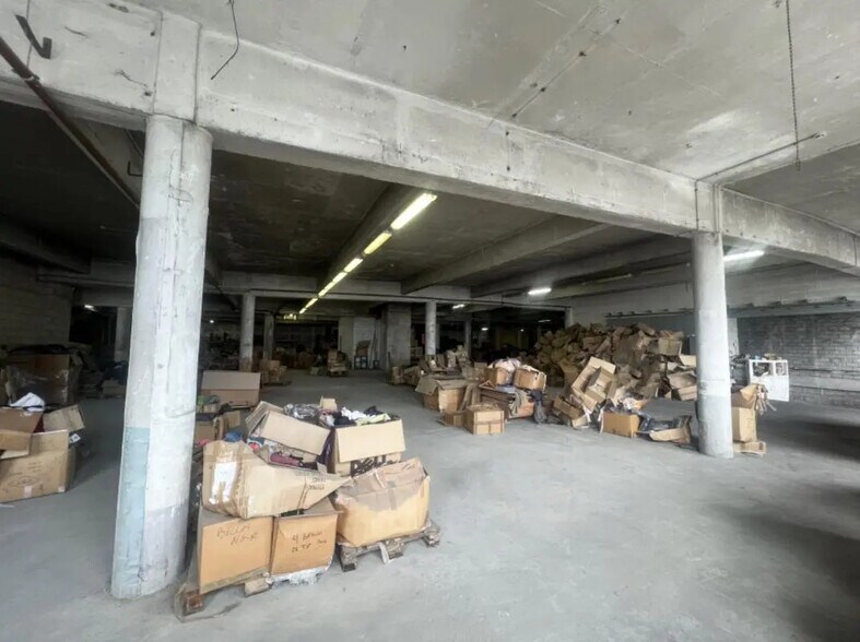 Flex in Choisy-le-Roi for lease - Interior Photo - Image 3 of 6