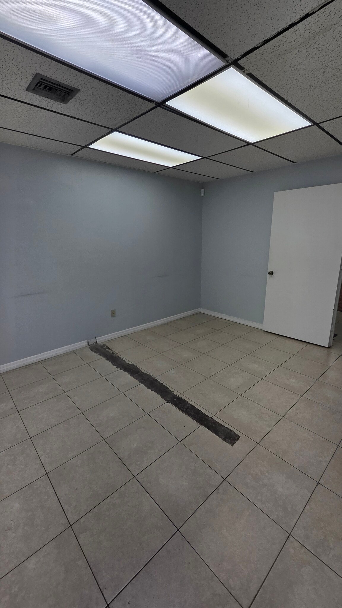 3383 NW 7th St, Miami, FL for lease Interior Photo- Image 1 of 3