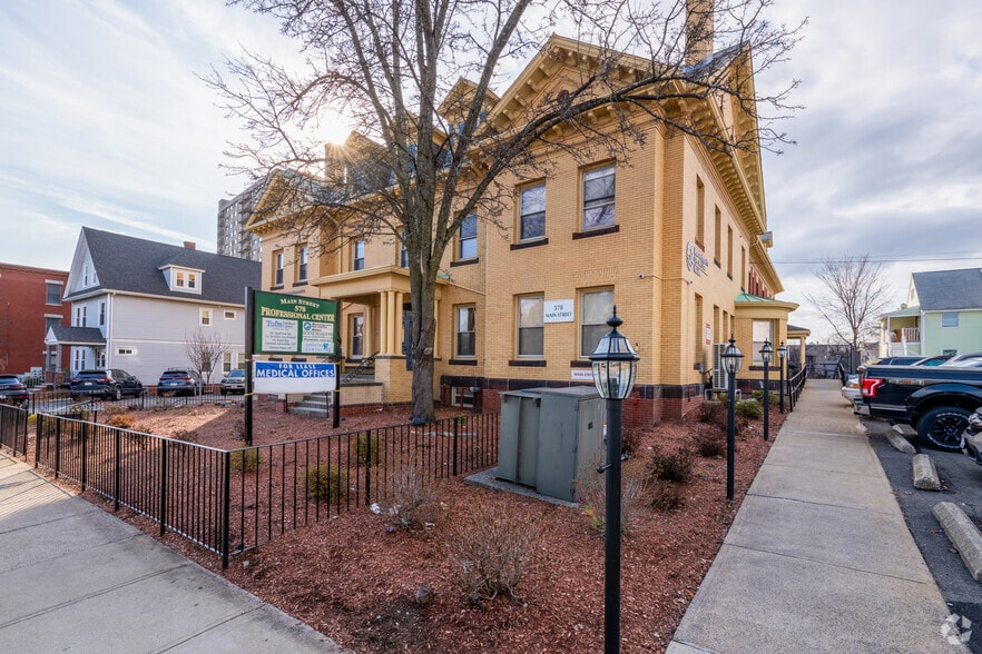 578 Main St, Malden, MA for lease - Building Photo - Image 1 of 21