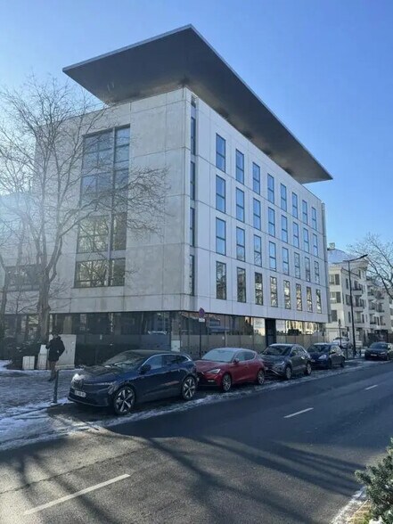 Bureau dans Rueil-Malmaison à louer - Photo du bâtiment - Image 2 de 2