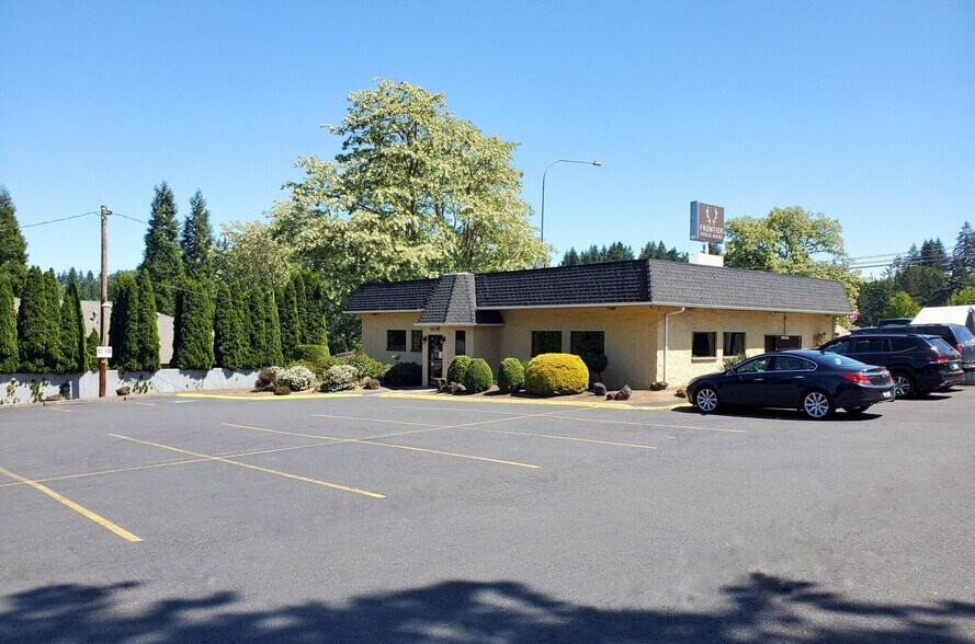 4909 NE Hazel Dell Ave, Vancouver, WA à vendre - Photo du bâtiment - Image 3 de 9
