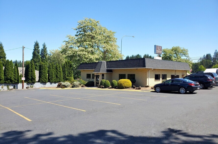 4909 NE Hazel Dell Ave, Vancouver, WA à vendre - Photo du bâtiment - Image 2 de 9