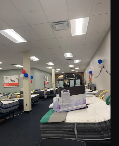 2233 Nostrand Ave, Brooklyn, NY à louer - Photo du bâtiment - Image 3 de 6