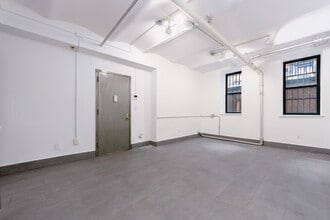 255 W 22nd St, New York, NY for lease Interior Photo- Image 1 of 5