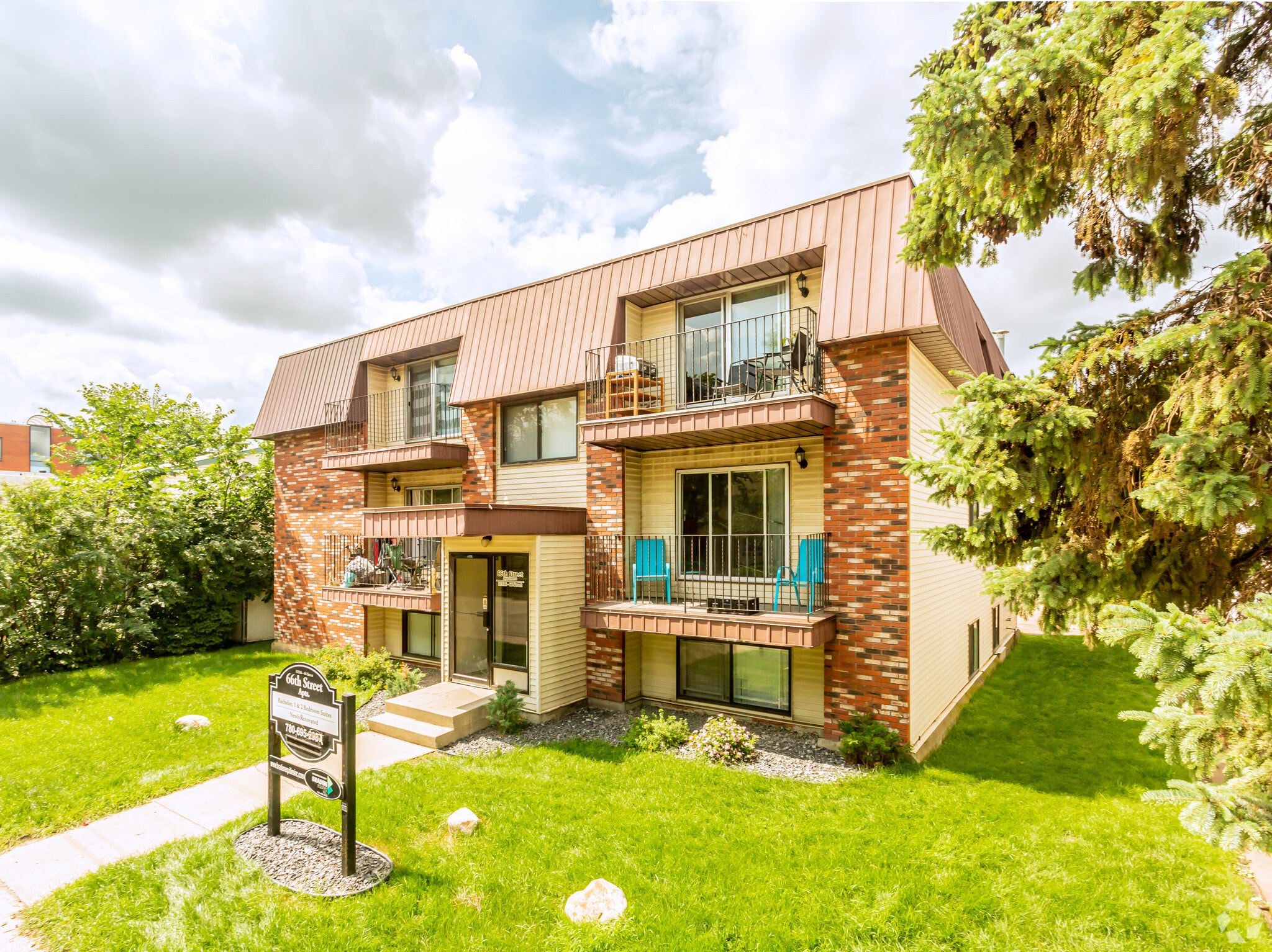 11936 66th St NW, Edmonton, AB for sale Primary Photo- Image 1 of 1