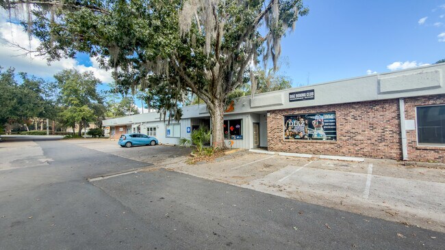 Plus de détails pour 4000 W Newberry Rd, Gainesville, FL - Commerce de détail à vendre