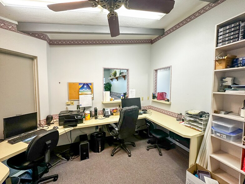 2161 Ferry St, Anderson, CA à vendre - Photo intérieure - Image 2 de 11