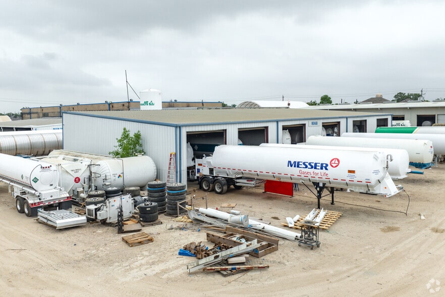 615 N 6th St, La Porte, TX for lease - Building Photo - Image 3 of 5