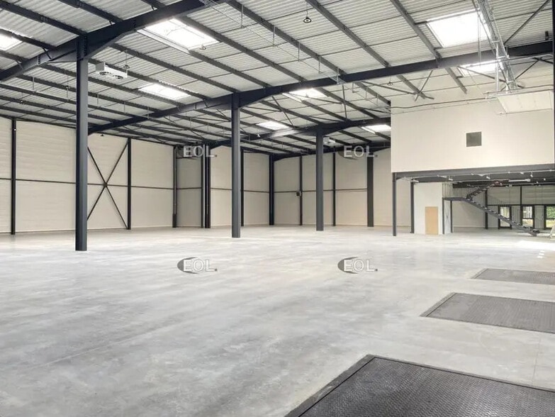 Industrial in Corbas for lease - Building Photo - Image 3 of 40