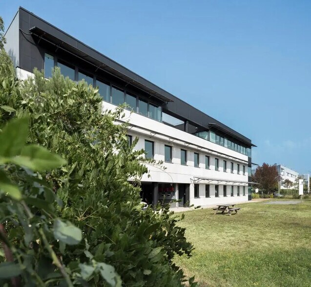 Office in Mérignac for lease - Building Photo - Image 3 of 26