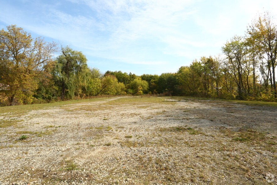 1338 N Belsay Rd, Burton, MI à vendre - Photo du bâtiment - Image 1 de 18