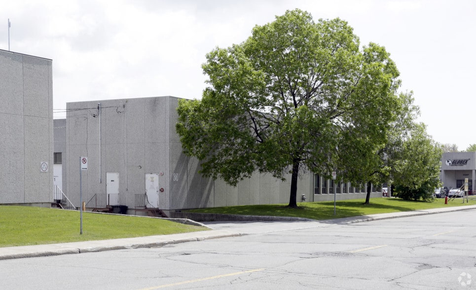 2305-2329 Rue Guénette, Saint-Laurent, QC for sale - Building Photo - Image 3 of 32