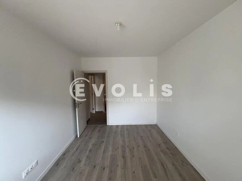 Office in Saint-Maur-des-Fossés for lease - Interior Photo - Image 3 of 8