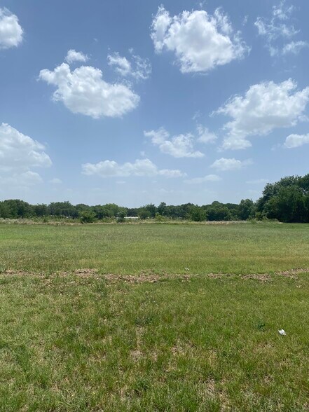 700 Melbourne Rd, Hurst, TX à vendre - Photo du bâtiment - Image 2 de 7