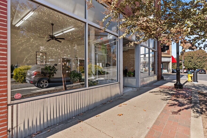 489 Main St, Canton, NC à louer - Photo du bâtiment - Image 3 de 26