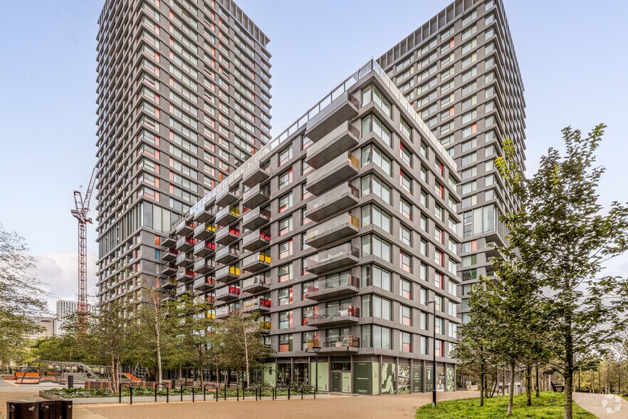 3 Glade Walk, Londres à louer - Photo du bâtiment - Image 2 de 16