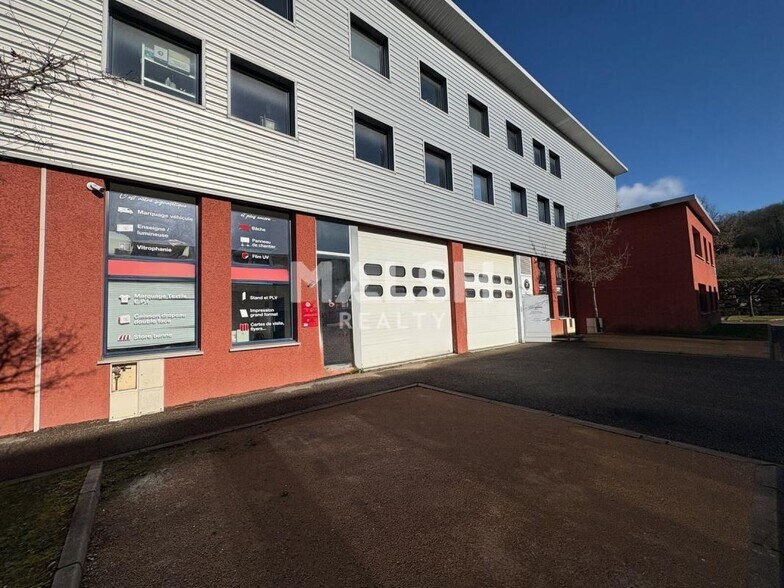 Flex in Brignais for sale - Building Photo - Image 1 of 16