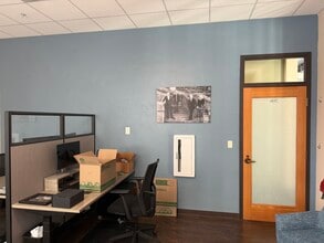 920 NW Bond St, Bend, OR à louer Photo intérieure- Image 2 de 3