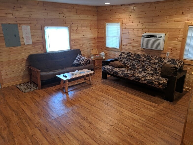 2410 Albion Ave, Fairmont, MN à vendre - Photo du bâtiment - Image 3 de 13