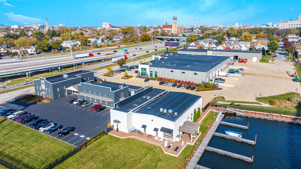 Harbor District Portfolio portfolio of 5 properties for sale on LoopNet.ca - Aerial - Image 2 of 8