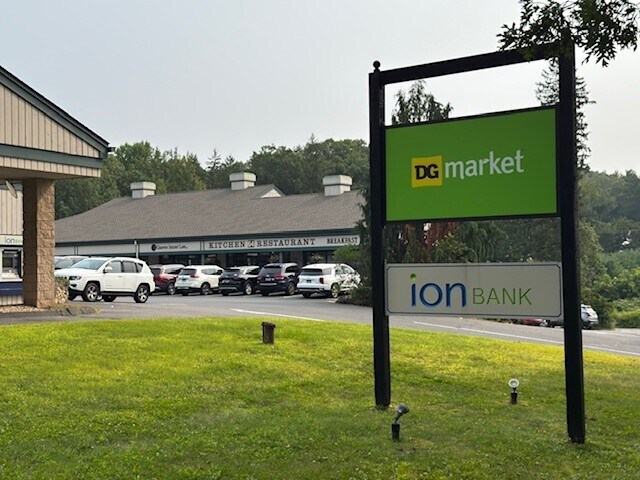 600 Middlebury Rd, Middlebury, CT à louer - Photo du bâtiment - Image 2 de 3