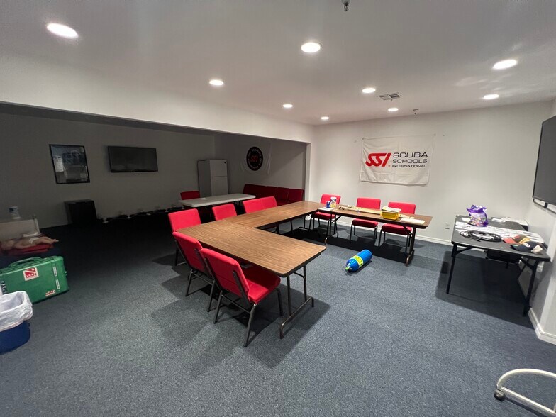 8540 E 41st St, Tulsa, OK à vendre - Photo du bâtiment - Image 3 de 11