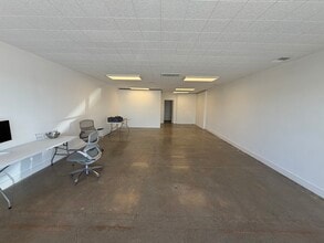 115-119 N Prospect Ave, Tustin, CA à louer Photo intérieure- Image 1 de 6