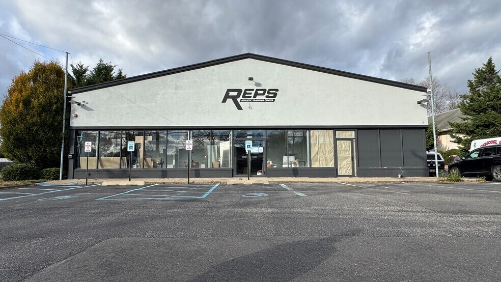 2343 Middle Country Rd, Centereach, NY à vendre - Photo du bâtiment - Image 2 de 3