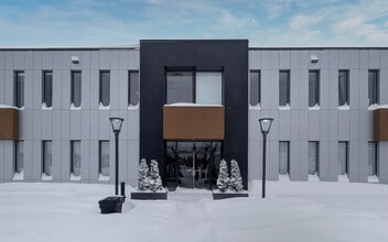 120 Norfinch Dr, Toronto, ON for lease Building Photo- Image 2 of 8